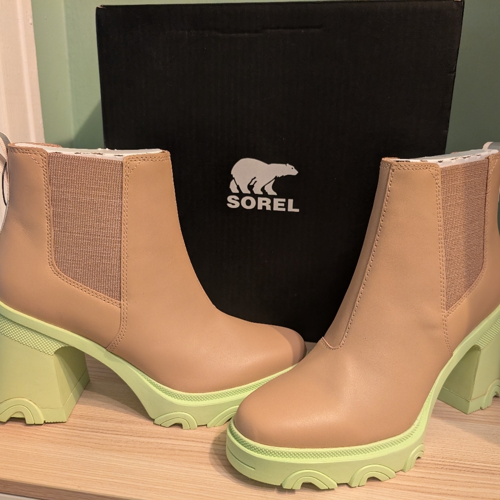NIB Sorel Brex Heel Chelsea Boots